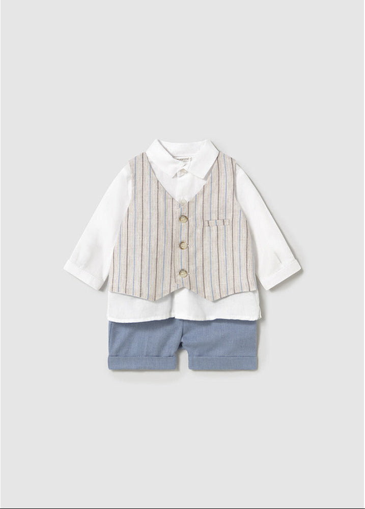 Sett med skjorte, vest og shorts