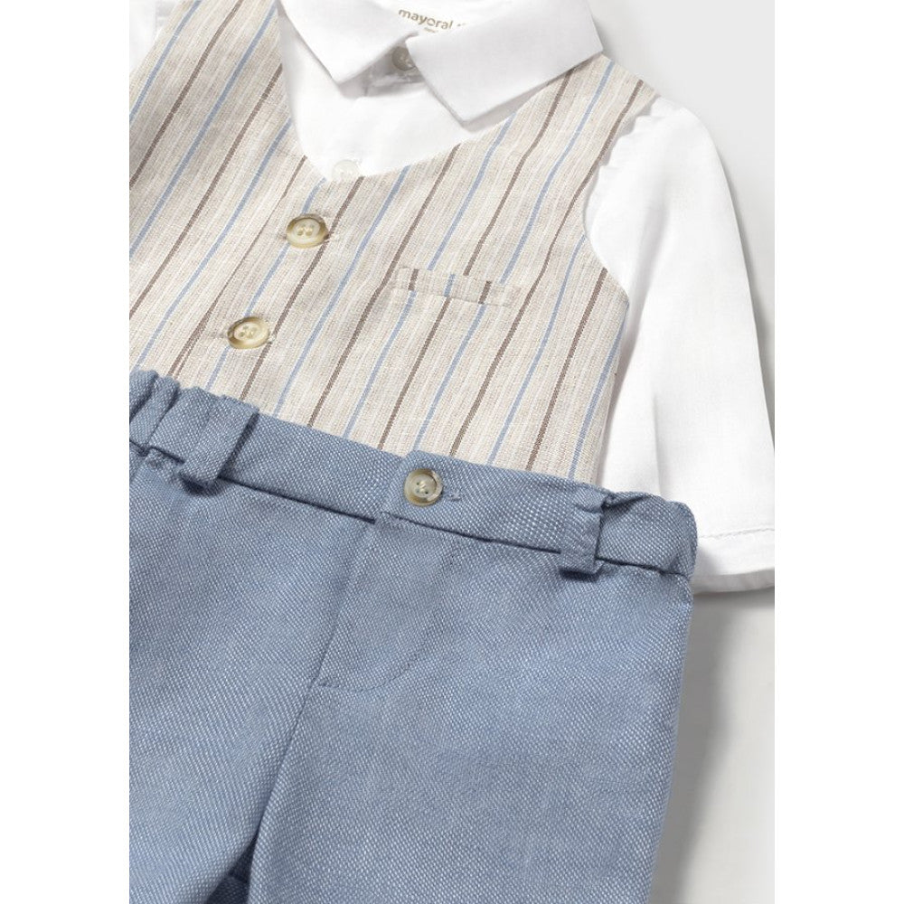 Sett med skjorte, vest og shorts