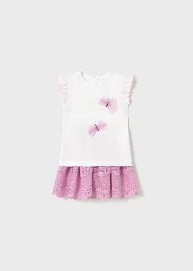 Sett med topp og brodert skjørt