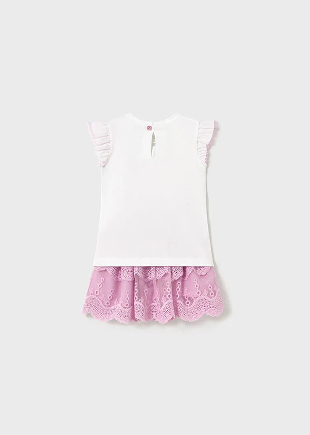 Sett med topp og brodert skjørt