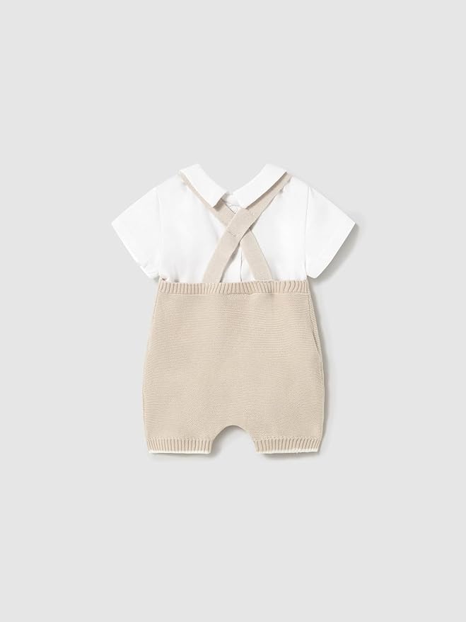 Sett med seleshorts og t-skjorte med krage