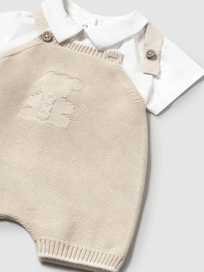 Sett med seleshorts og t-skjorte med krage