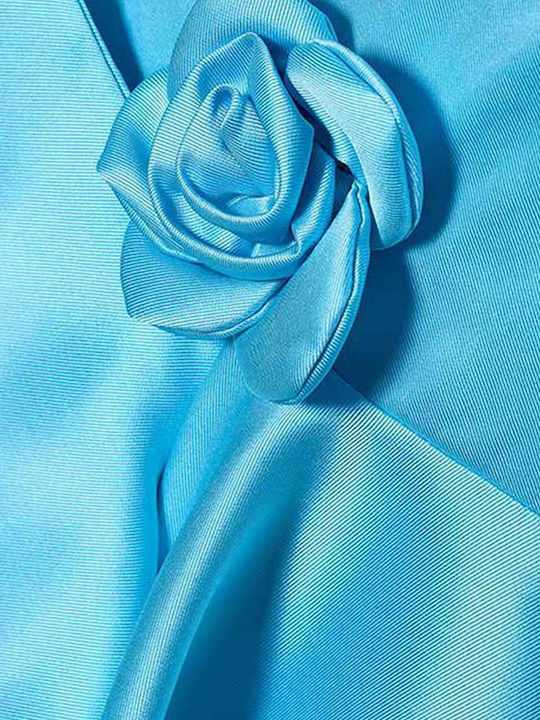 Himmelblå kjole med rose
