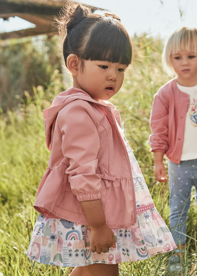 Vindjakke med hette rosa